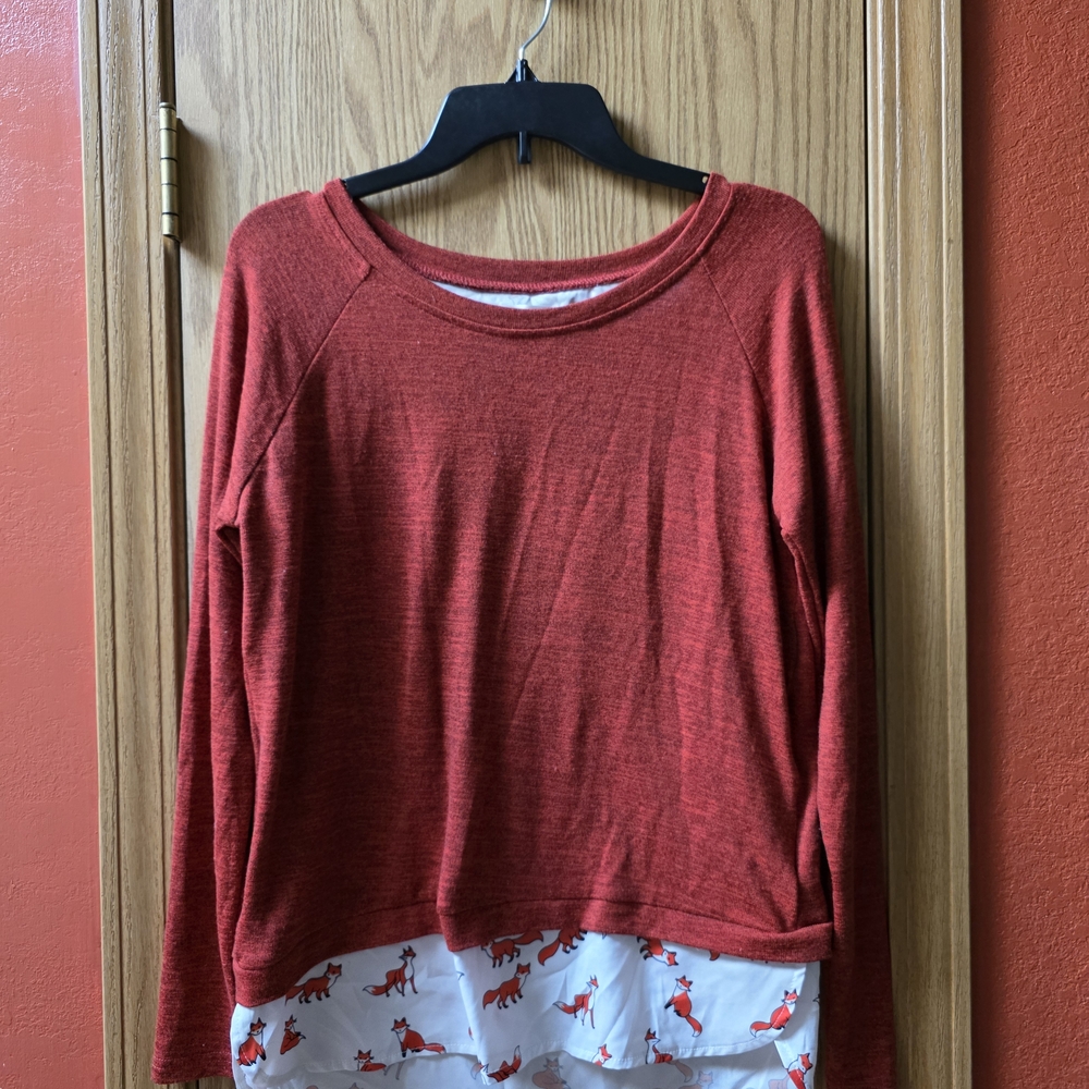 Chic Red Women's Sweatshirt with Fox Print Hem